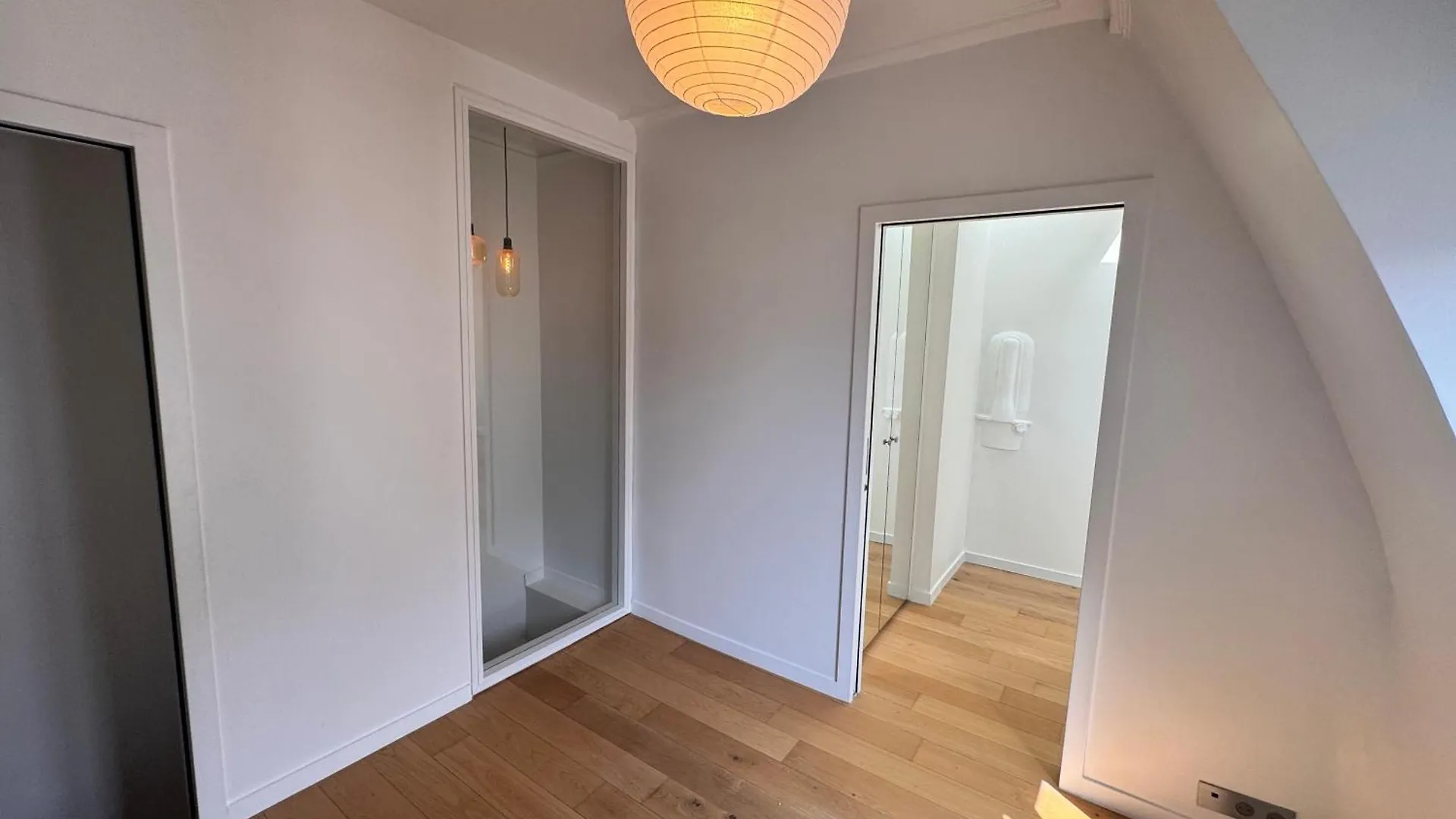 6 Guest Flat - Martyrs Appartement Parijs