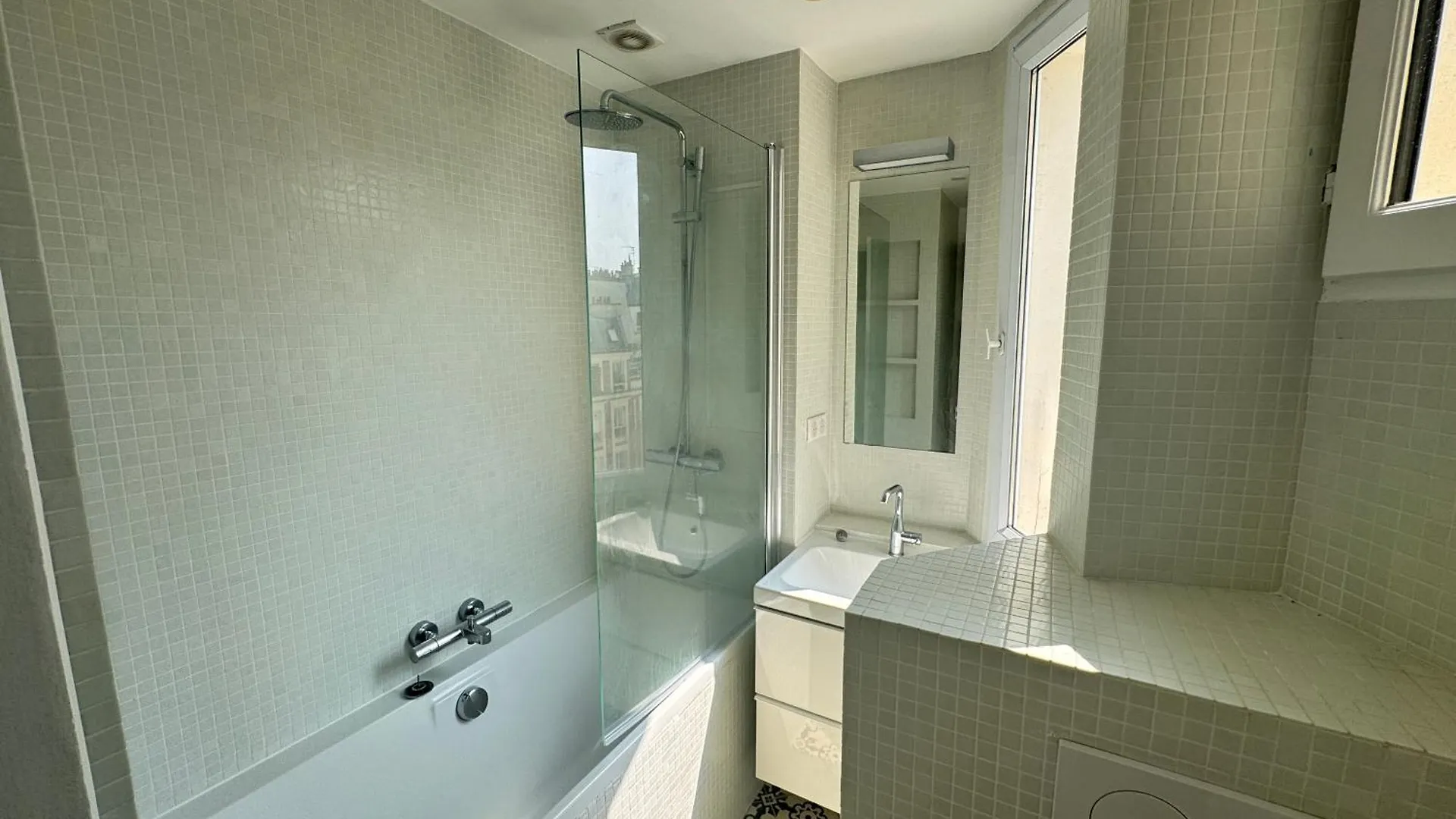 6 Guest Flat - Martyrs Appartement Parijs